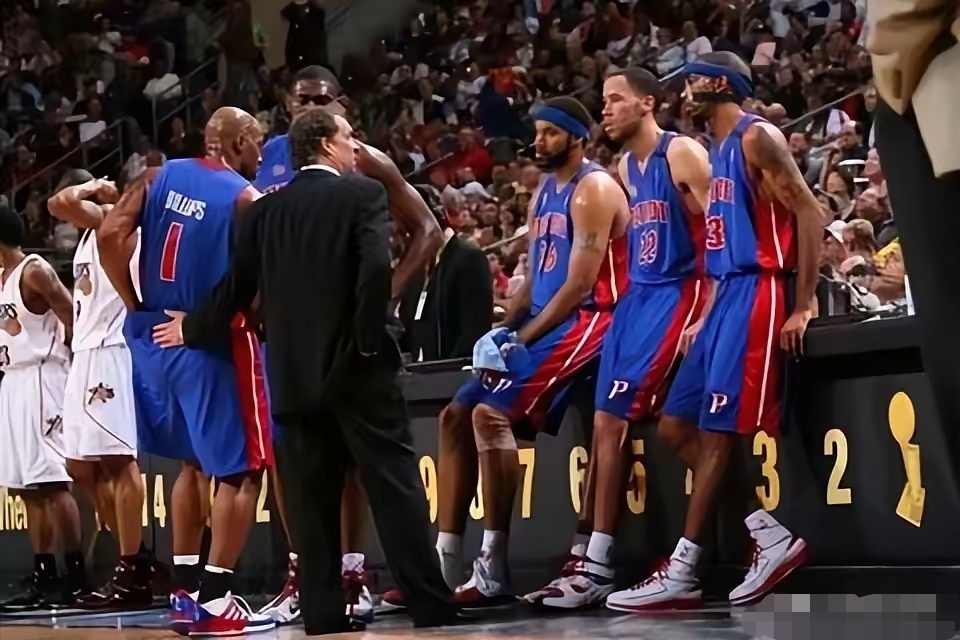 76人爆冷希腊男篮,汉密尔顿打破历史纪录 76人爆冷希腊男篮,汉密尔顿打破历史纪录