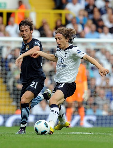 关于曼城横扫英格兰，莫德里奇送出助攻的信息