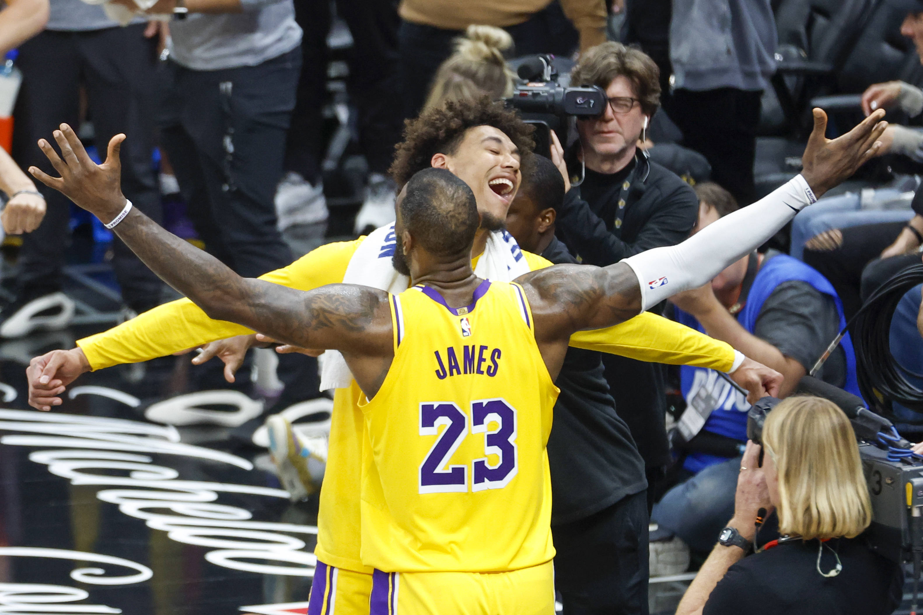 包含NBA球员在社交平台分享篮球生活的词条 包含NBA球员在社交平台分享篮球生活的词条