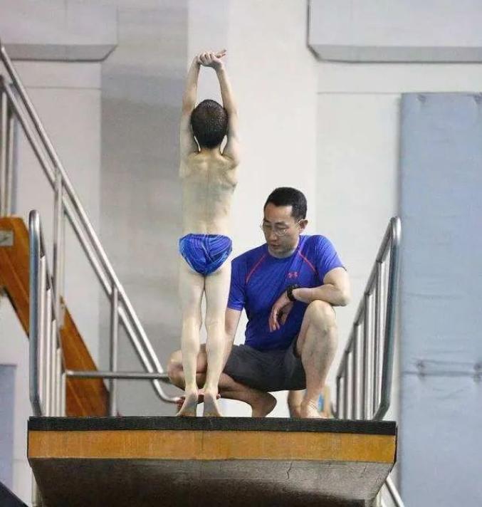 包含意外！男子跳水项目夺冠名将黯然退赛的词条