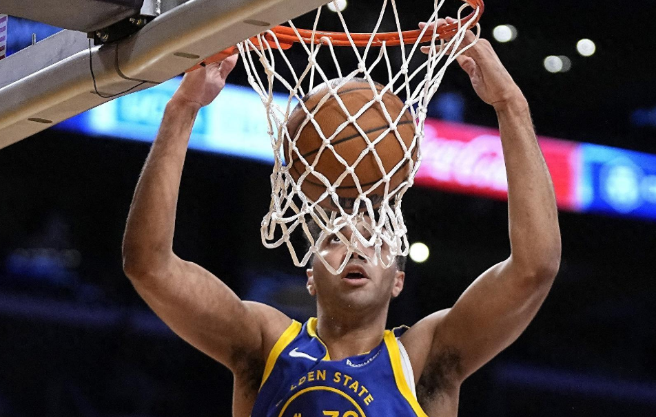 关于勇士大胜湖人,库里发挥出色的信息 关于勇士大胜湖人,库里发挥出色的信息