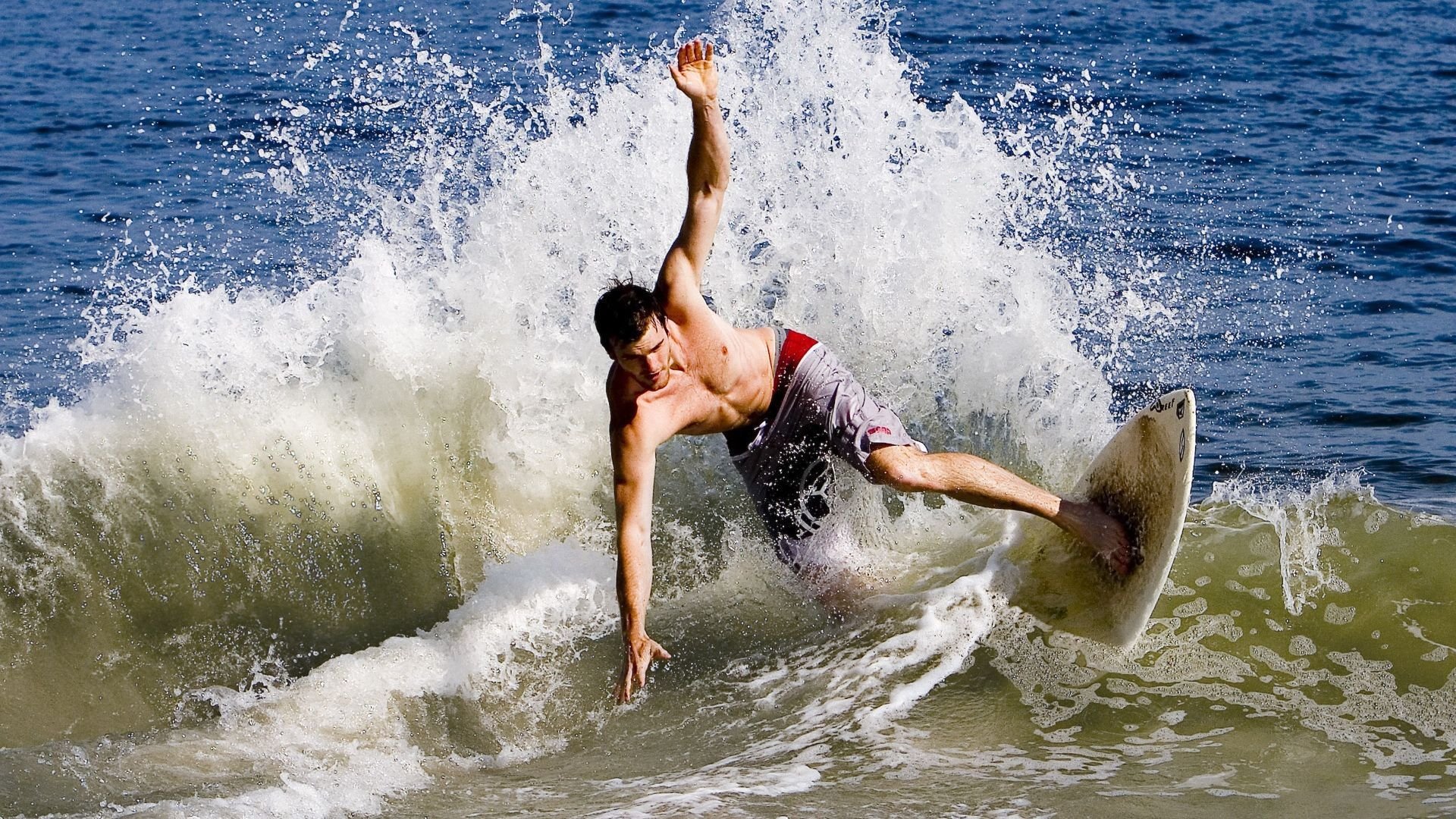 奥亚尔萨瓦尔,西决生死战的冷血艺术家,在波兰鏖战中为曼城奏响安魂曲